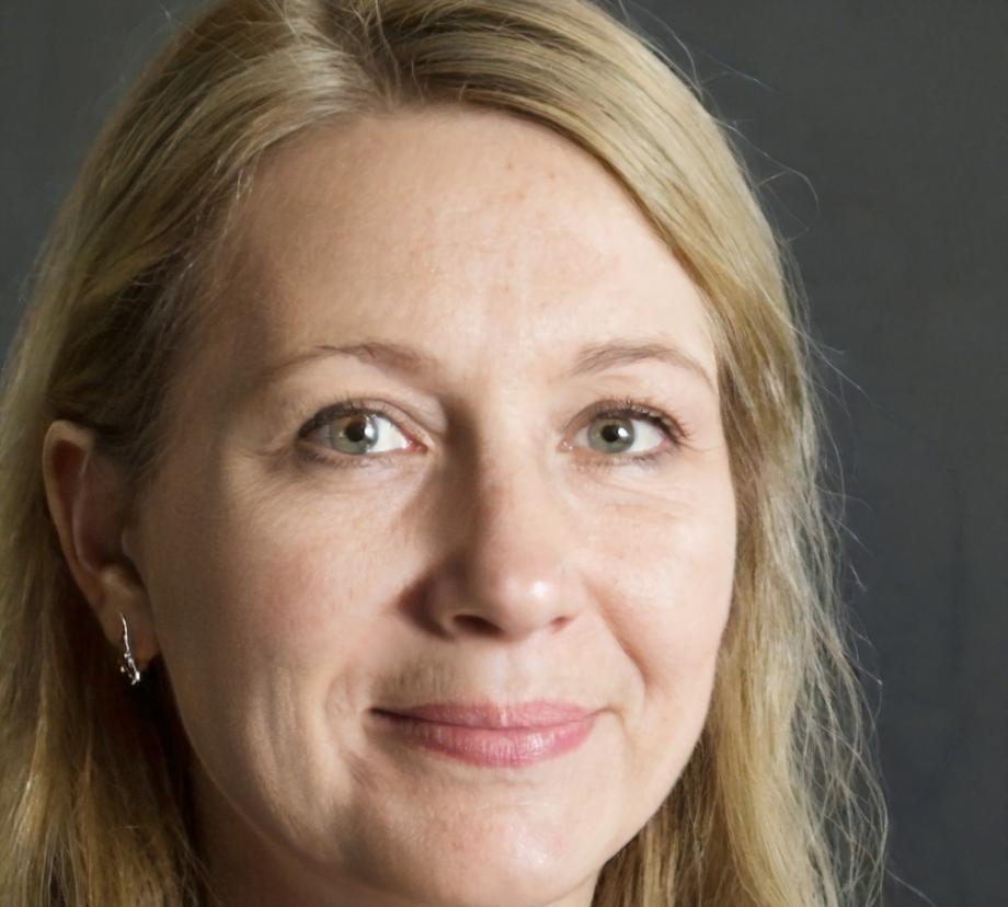 Directora de Análisis Financiero de zephyronitalo
